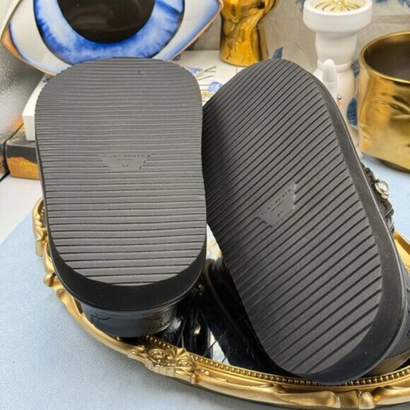 🆕 KURT GEIGER LONDON 🧿 NWOB Orson Cross Scallop Sandal, Black - Sz 37 US  7 - Picture 14 of 16